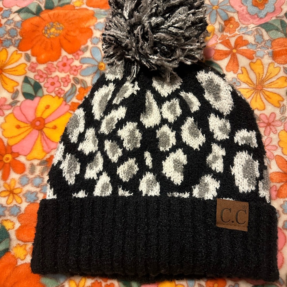 Leopard stocking cap - Picture 2 of 2